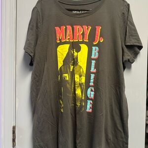 Mary J. Blige Graphic T-Shirt
